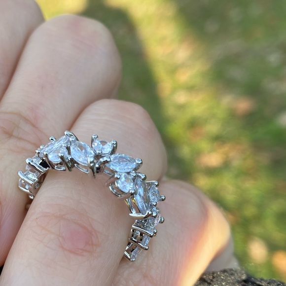 NEW 925 Sterling Silver Gorgeous Band Ring - Picture 4 of 4